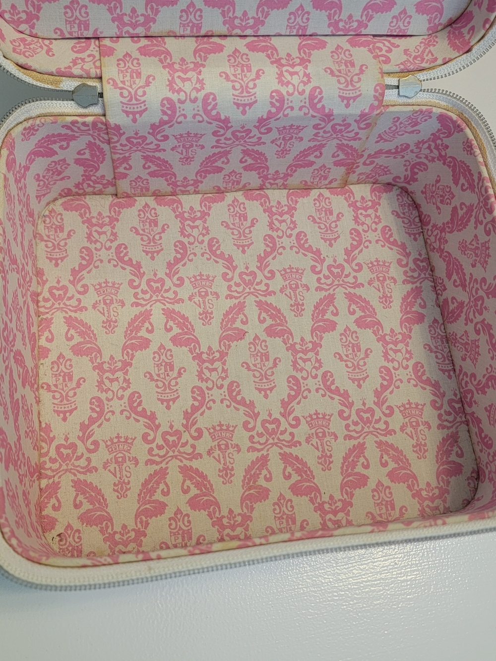 Vintage Y2K Victoria's Secret PINK Cosmetic Train Case in White and Pink - Picture 8 of 10